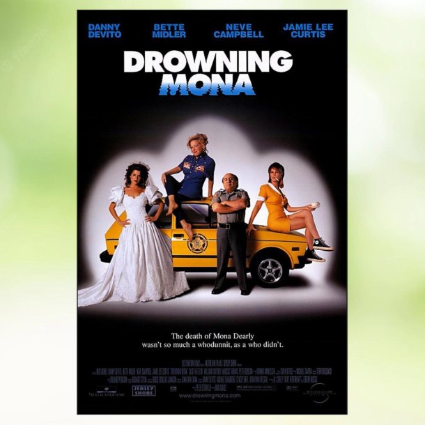 Drowning Mona (2000)